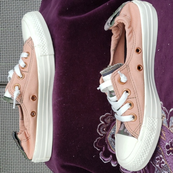 BNWoT CTAS Chuck Taylor All Star Shoreline Low Top kicks (5W; 3M) peach / camo - Picture 2 of 8